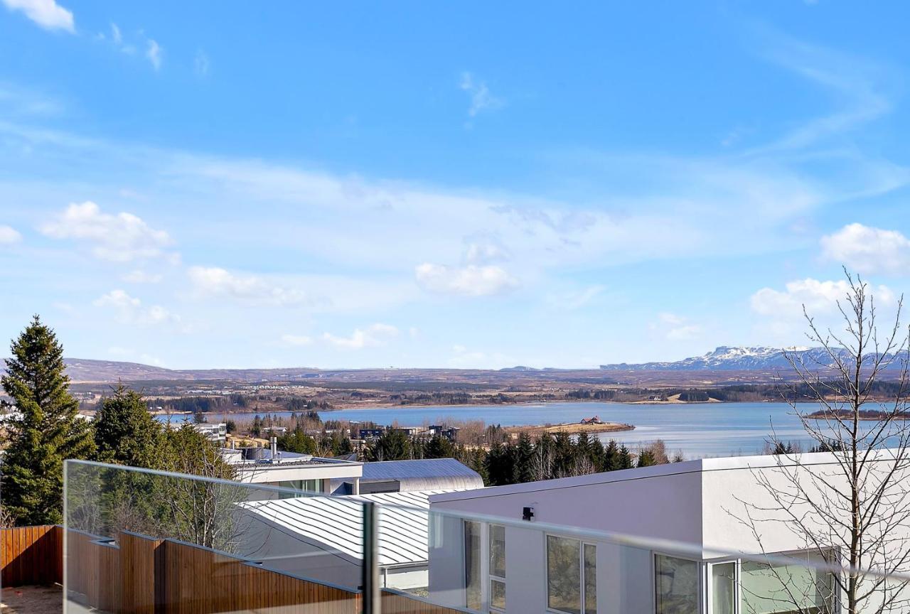 Luxurious Villa With Stunning Lake Views Reykjavik Exterior photo